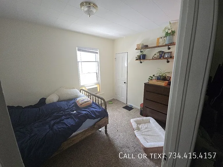 110 E Summit St — Photo 25