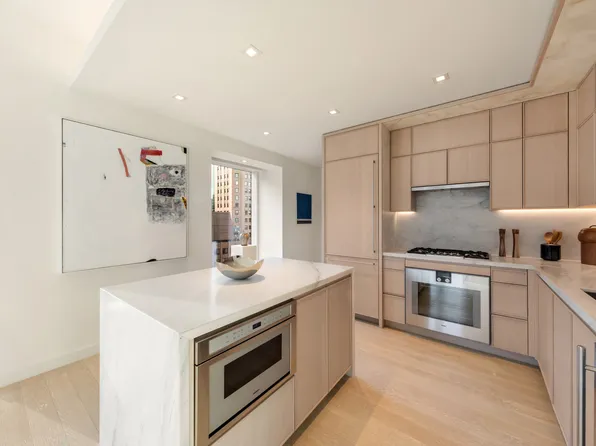 138 East 50th Street 26A image 3 of 22