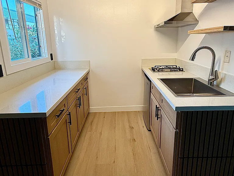 300 Center St #20 — Photo 1
