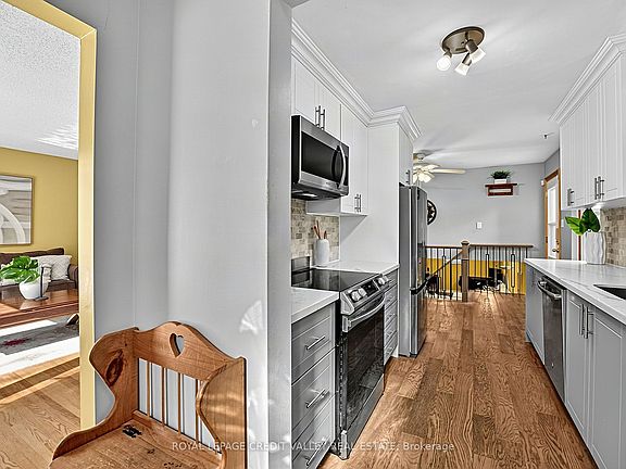 5th image of 16 Lockton Cres