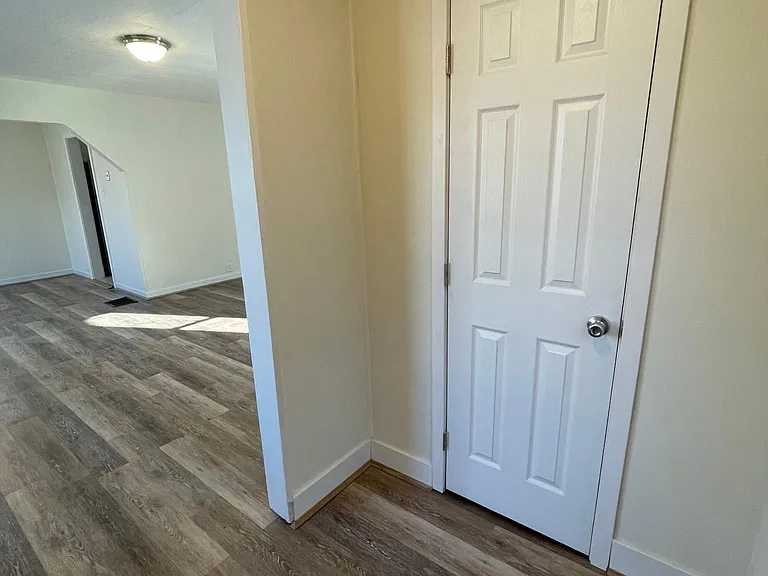 6016 Graceland Ave — Photo 2