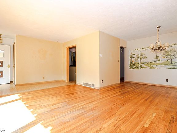 4th image of 971 Carlone Pl