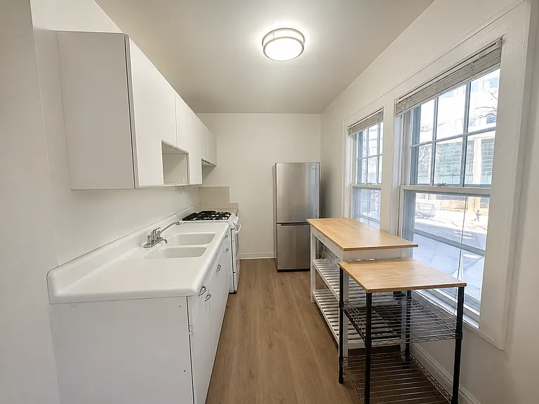 205-207 S Henry St — Photo 33