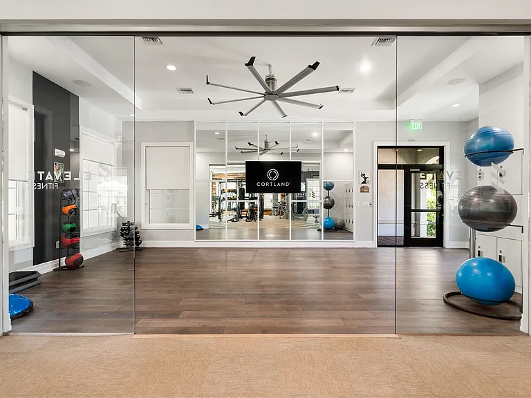 Cortland Hollywood — Photo 18