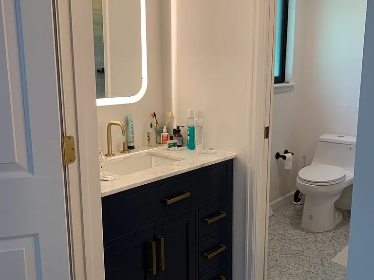 En suite primary bath