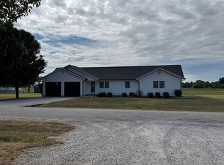 613 E Howe Ave, Irvington, IL 62848