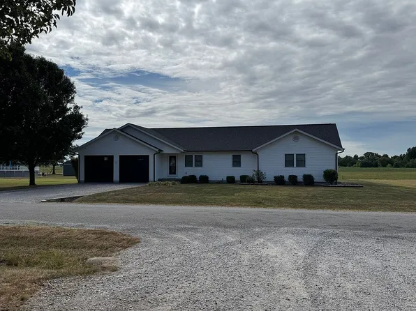 613 E Howe Ave, Irvington, IL 62848