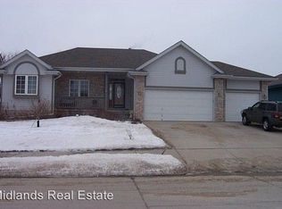2111 Mayflower Rd, Bellevue, NE 68123
