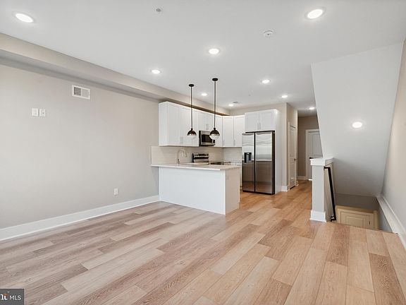 4th image of 2436 N Hancock St #A