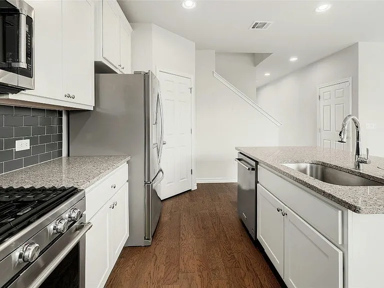 15801 Crissom Ln #17 — Photo 17