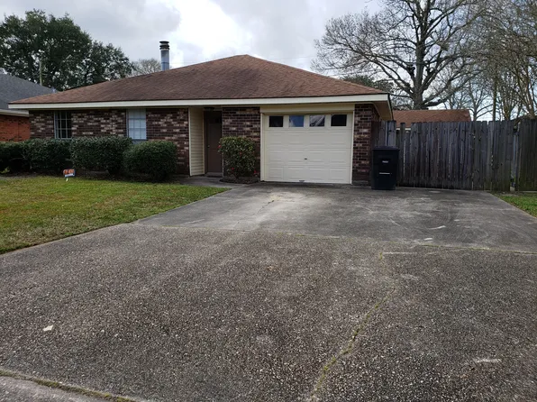 121 Brentwood Dr, Belle Chasse, LA 70037