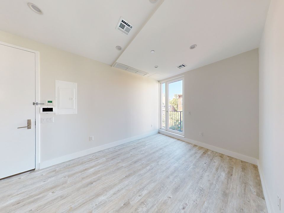 1st image of 645 Franklin Ave #4