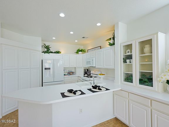 2nd image of 2750 Stonehenge Dr