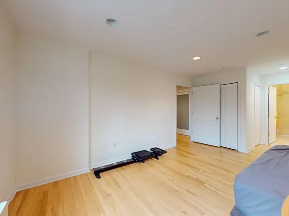 702 Ocean Parkway image 15 of 19