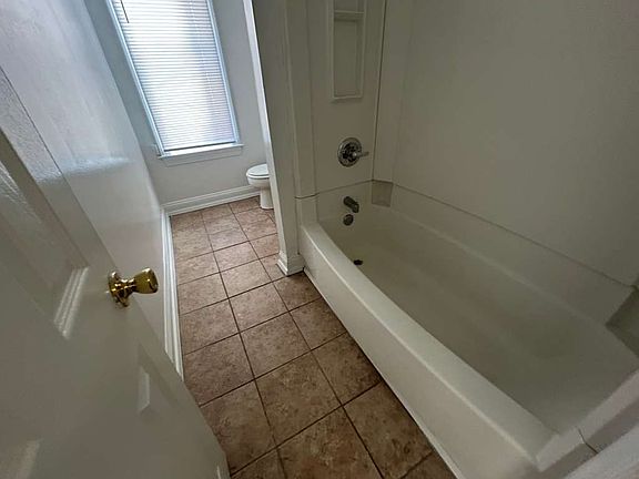 5th image of 4147 Ridge Ave #2