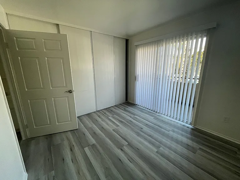 Elm Terrace Apartments — Photo 16