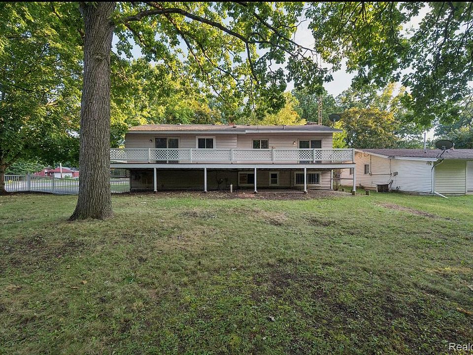 3rd image of 4417 Greenbrook Ln