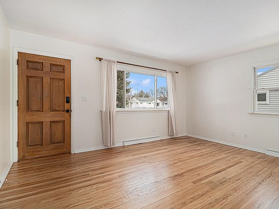 2nd image of 1164 Oak St