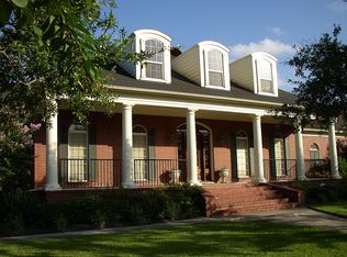 1310 Bluebonnet Dr, Seabrook, TX 77586