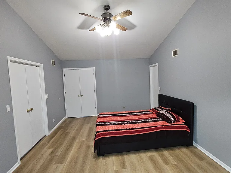 121 Hampton Ave — Photo 16