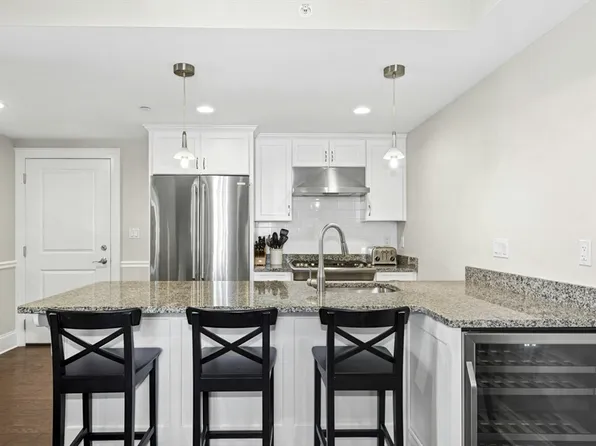 616 E 4th St Unit 204, South Boston, MA 02127