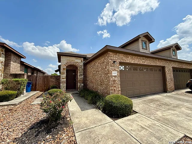685 Creekside Cir — Photo 2