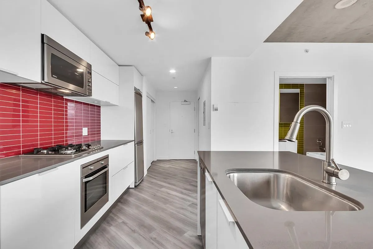 1 bed, 654 sqft, $2,750 — Photo 3