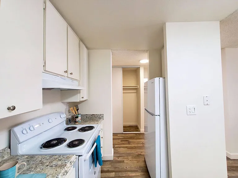 Villa Mesa Apartments — Photo 9