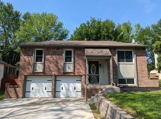 1012 NW Kingsridge Dr, Blue Springs, MO 64015