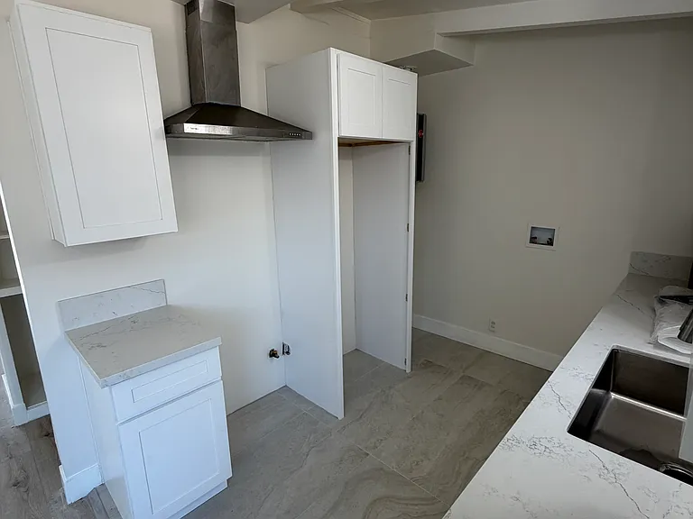 2612 W Century Blvd #1 — Photo 3