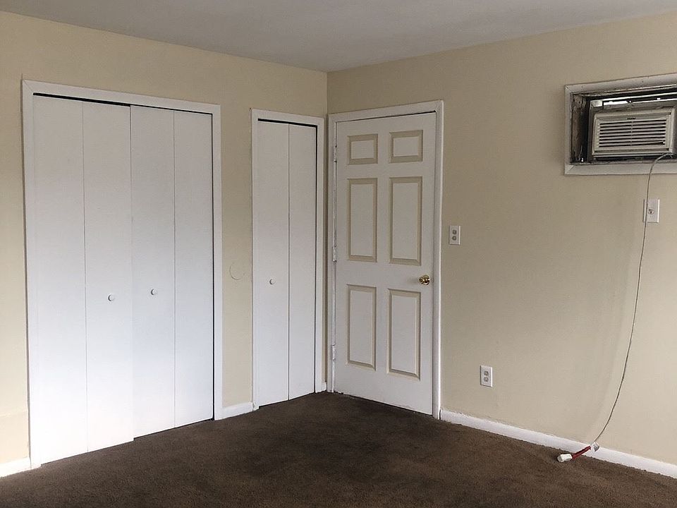 Living room: Large bi-fold closet, Guest coat closet, Entry