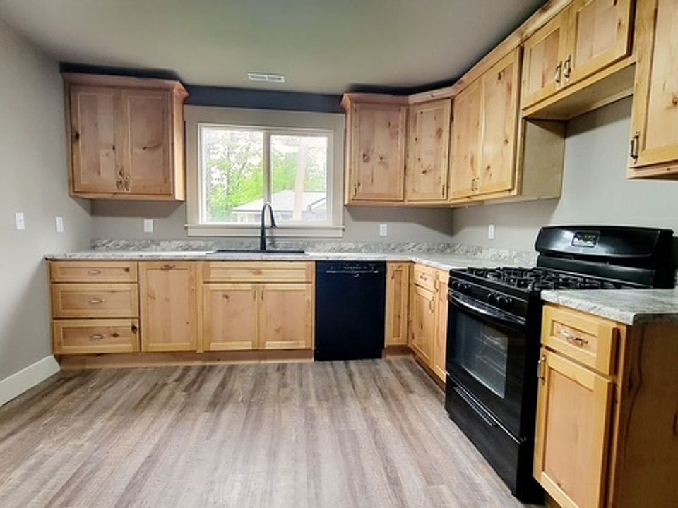 2nd image of 2559 W Chestnut St