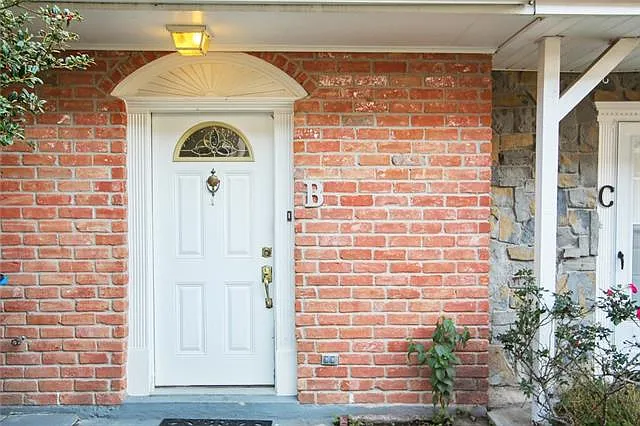 21 Brandon Hall Dr #B — Photo 1