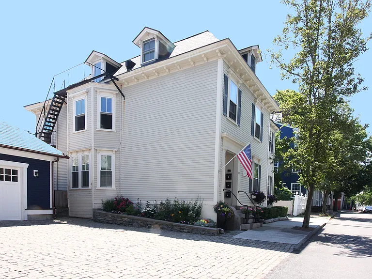 32 School St — Photo 2