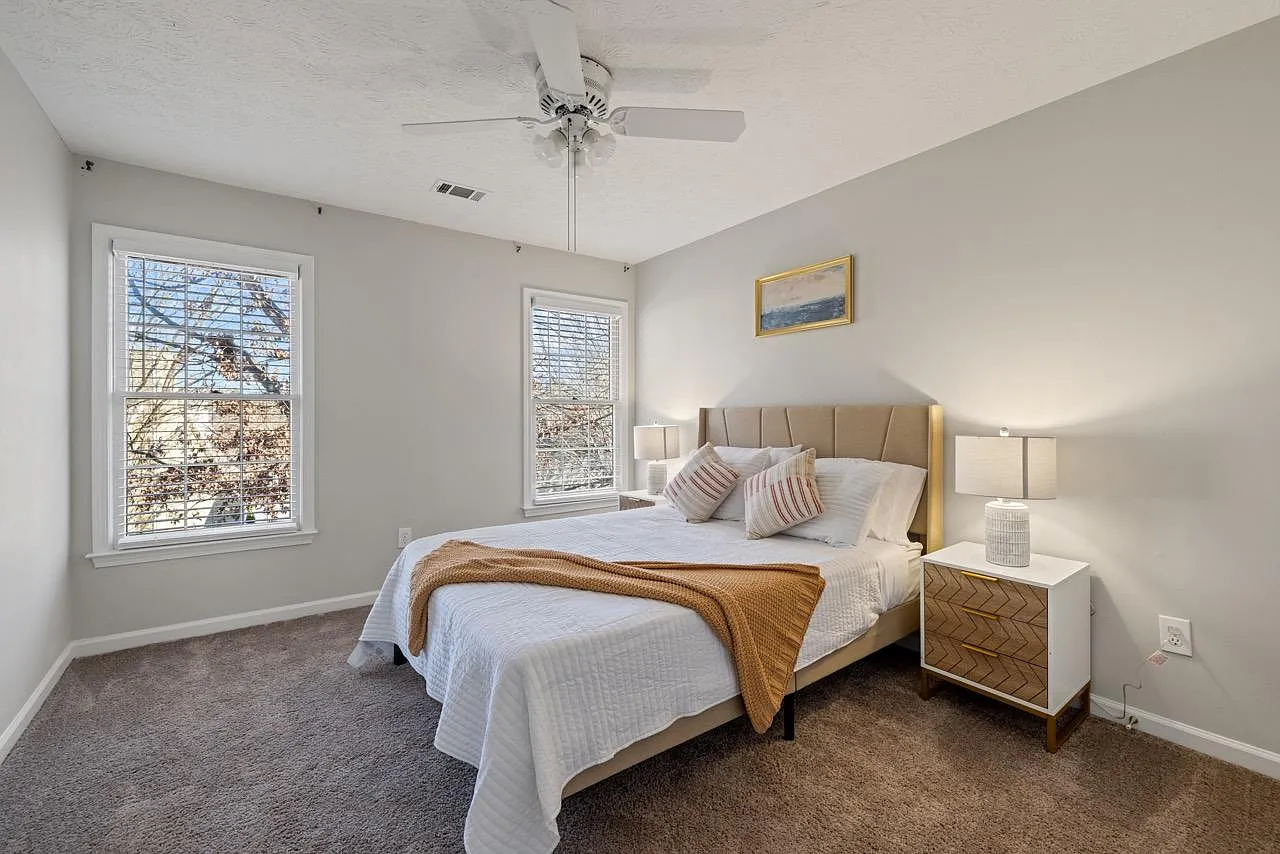 4 bed, 2.5 bath, 3424 sqft, $5,800 — Photo 4
