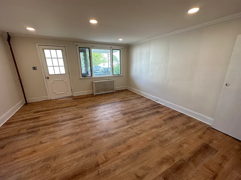 305 Powell Ave — Photo 8