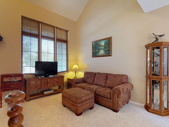 3rd image of 1151 Beverly Dr