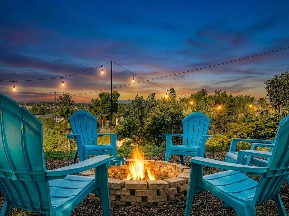 401 Lado De Loma Dr