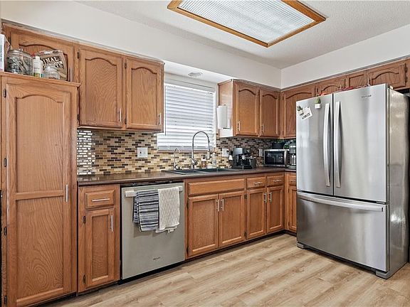4th image of 1109 SW Breckenridge Ct