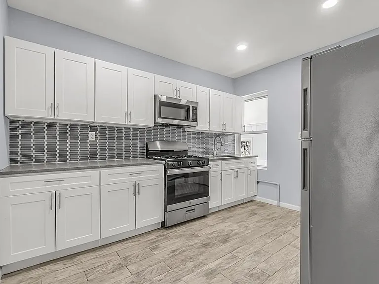 1220 Pembroke St — Photo 3