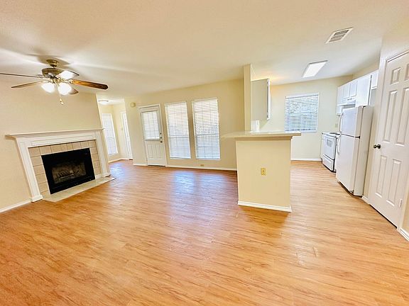 4th image of 325 Regatta Ct APT A