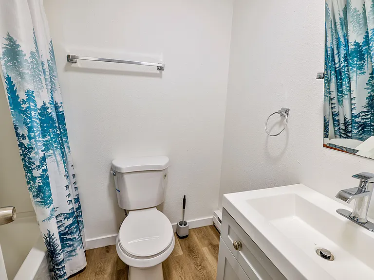 303 E 2nd St #5 — Photo 8
