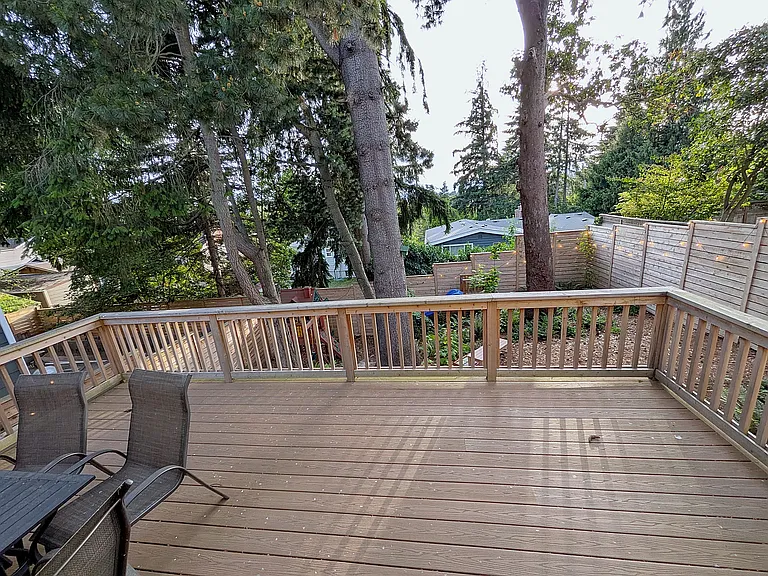 31st Ave NE — Photo 39