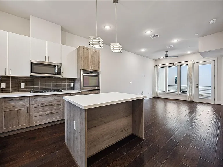 2401 Crawford St #C4B — Photo 7