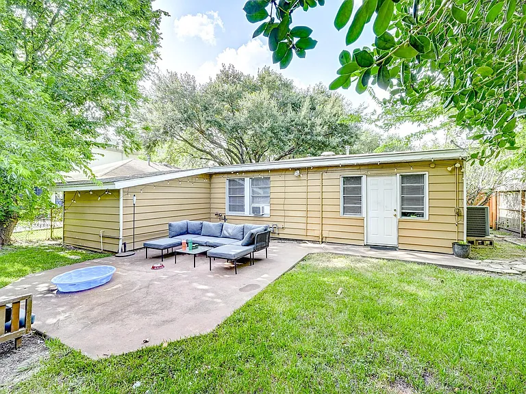 4311 Ione St — Photo 25