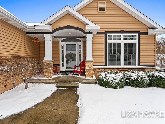 3rd image of 14890 Canary Dr