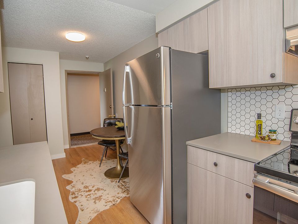 1st image of 831 S Lincoln St APT 101