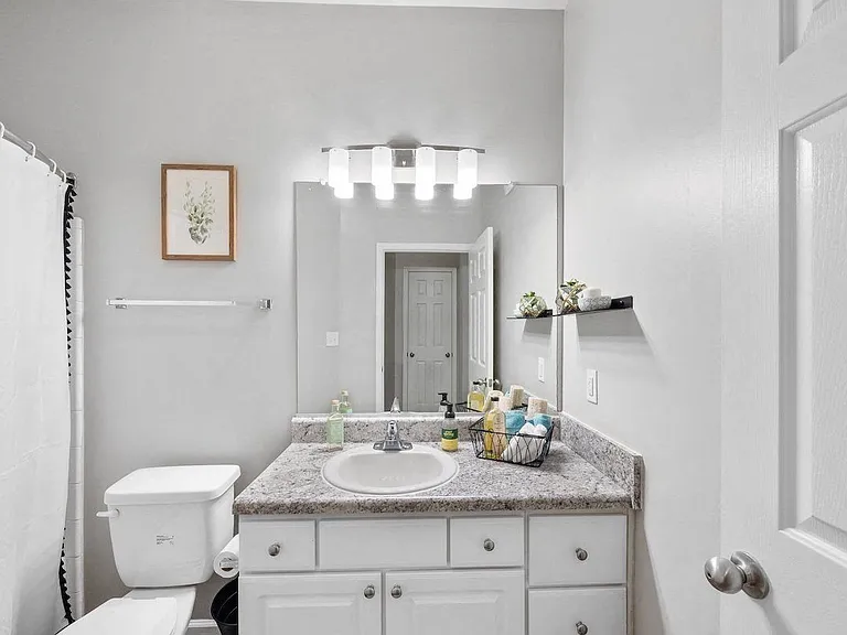Centerville Manor Apartments — Photo 41