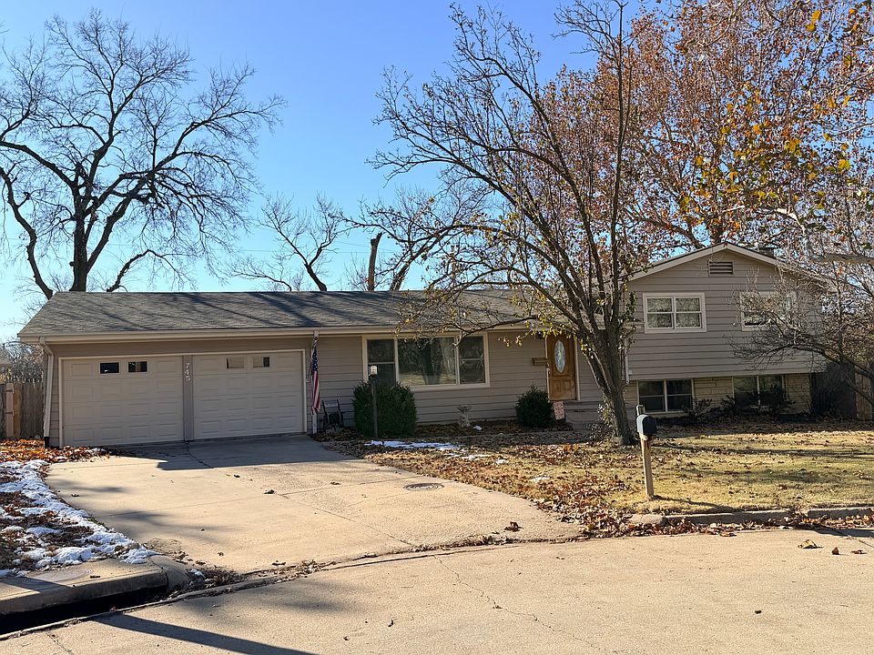 1st image of 745 College Heights Cir