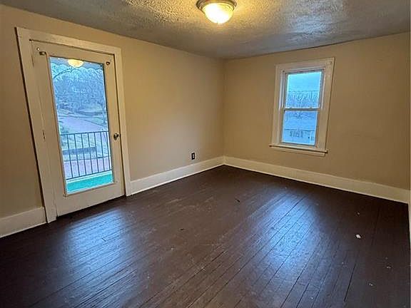 4th image of 805 Carpenter St